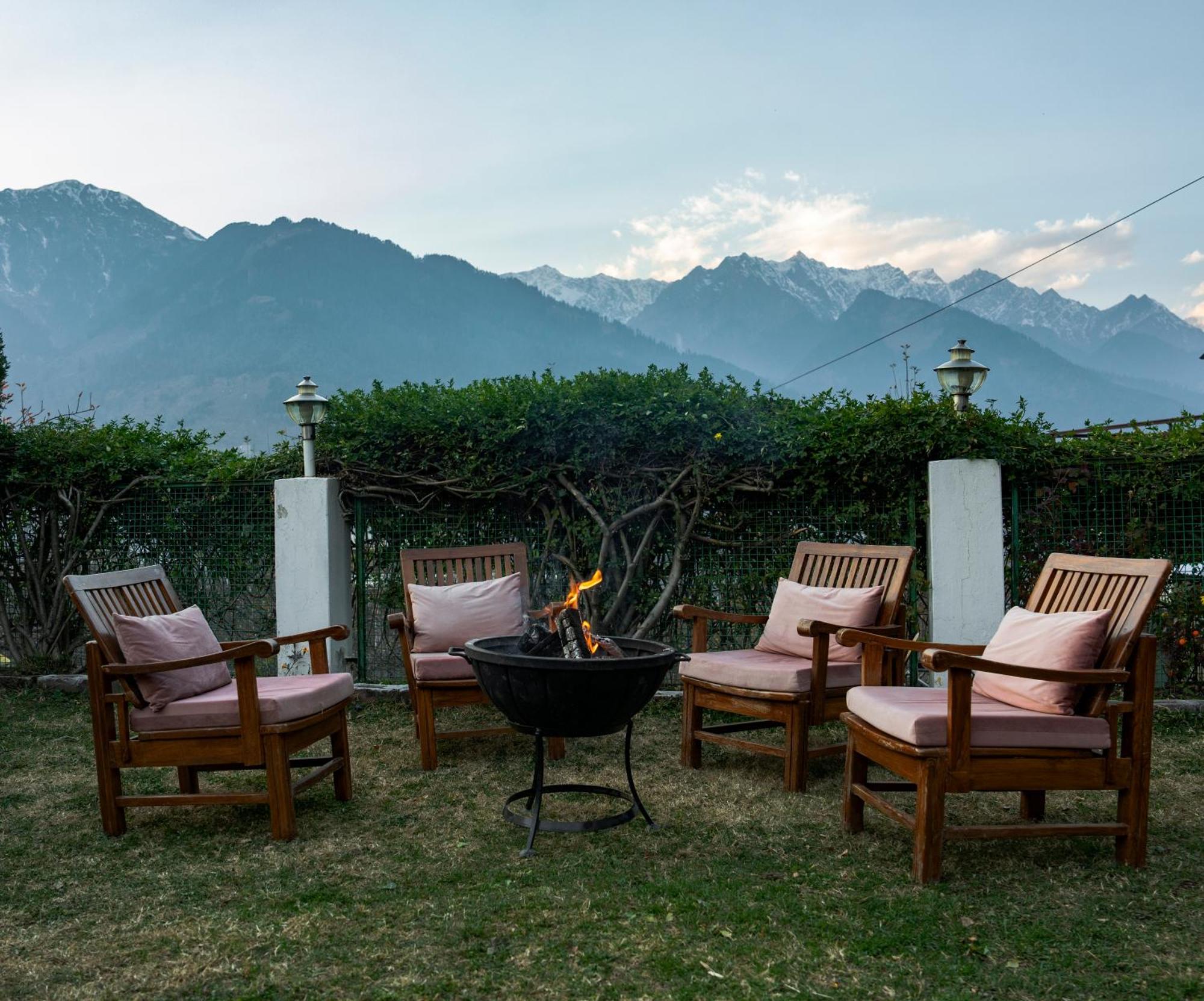 The Wooden Chalet, Manali Exteriör bild